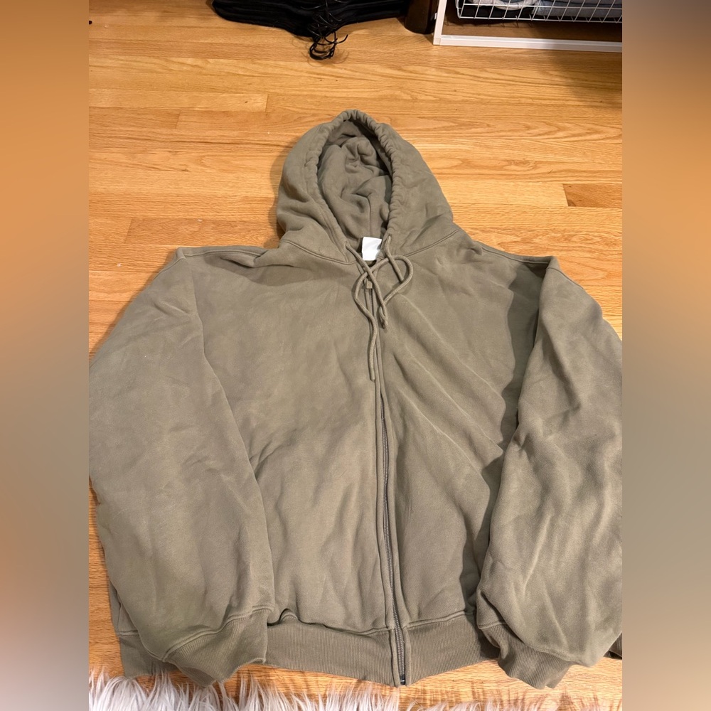 aritzia zip up